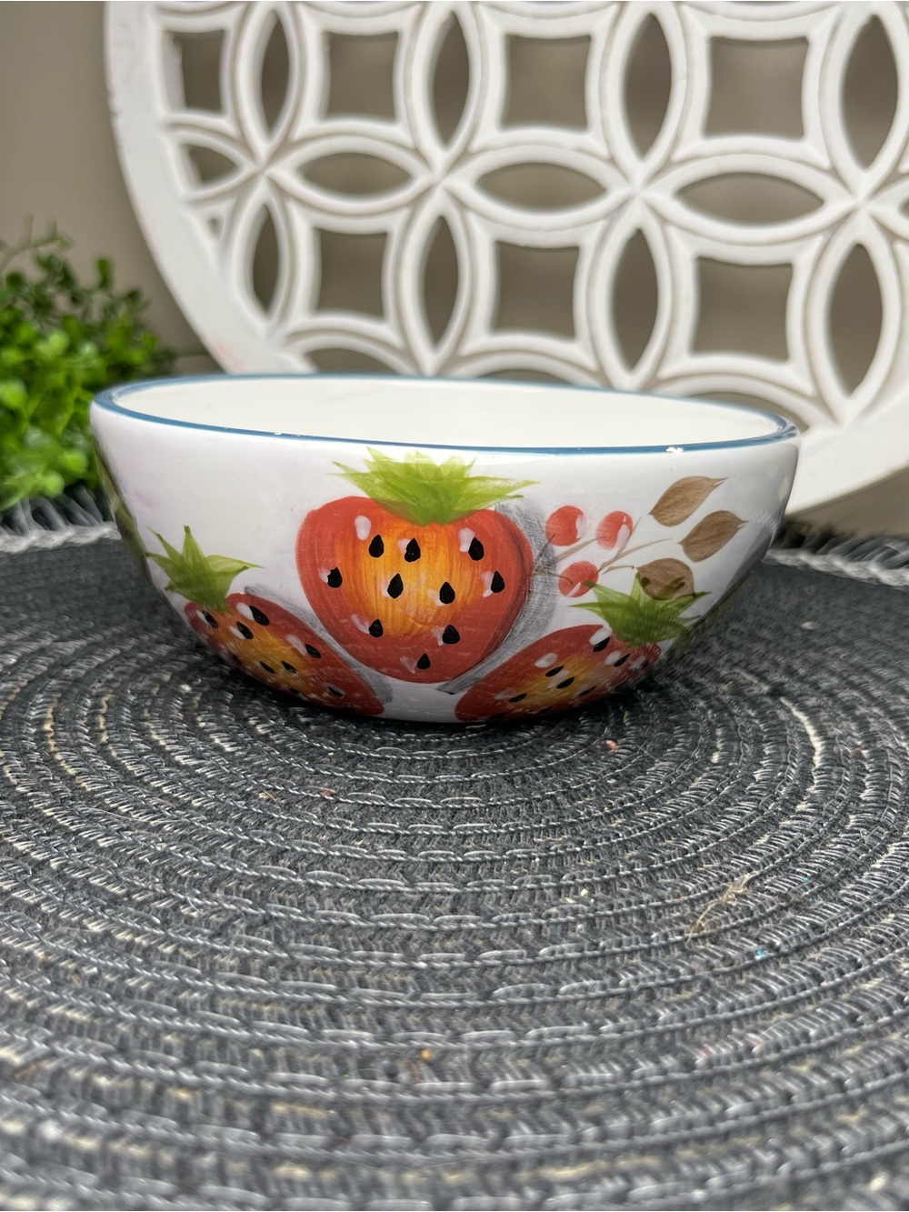 Heritage Mint Black Forest Fruits Vintage Bowl 5.25" Ceramic Fruit
Pattern